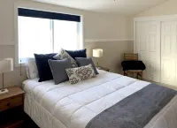 River view & 5 minute walk to downtown! - อ่างจากุชชี่