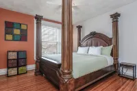 The Big House, Historic 4-Bedroom Home With Custom Art And Dedicated Workspace - Homestays
