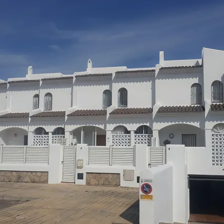 JORDI MAR - Exclusive house on the beach Отели рядом с достопримечательностью «Пляж Кала-дельс-Анжельс»
