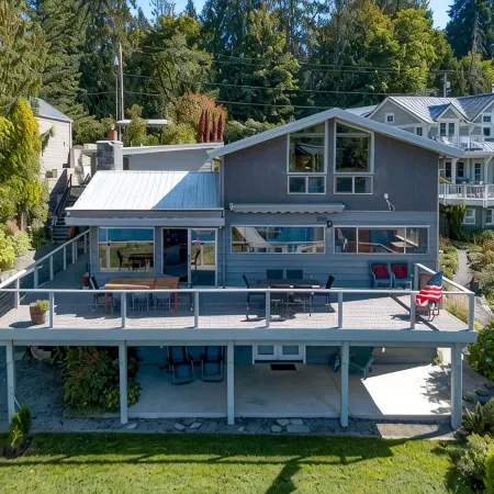 Lakefront Paradise: Private Beach, Water Sports, Stunning Sunsets, Sleeps 8