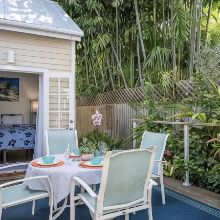 ELIZABETH'S SECRET: 3/2 In Old Town Key West, with a Private pool and Parking