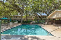 Swim, Bike, Relax: South Side Condo Near East Beach with 4 Bikes Included - 2-Star