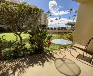 Popular Ground Floor Unit at OCEANFRONT RESORT in Kihei! Great rates.