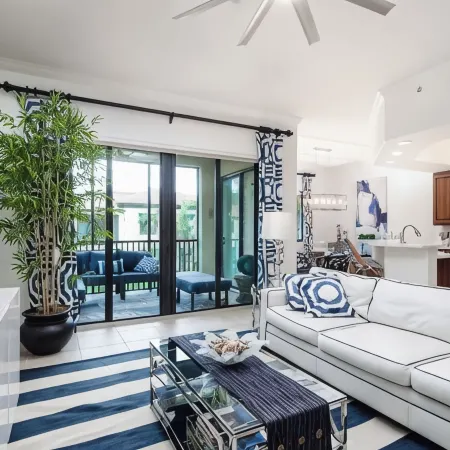 Downtown Location!  Naples Bay Resort - Amenities!