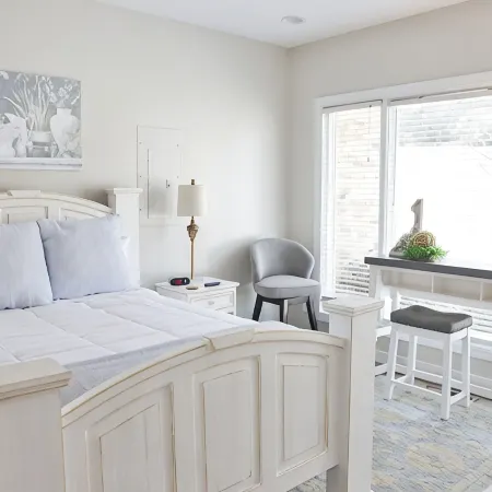 Stunning Lake House w/Large GAMEROOM Hotels in St. Clair County