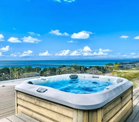 Exquisite Oceanfront Corner Condo.  Unmatched Views & Luxurious Amenities - 廚房