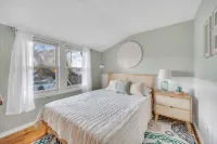 Adorable Cottage, 5 min walk to water & town