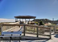 2nd Row House - 2 min walk to beach, oversized screened porch and ready for fun - Boutique