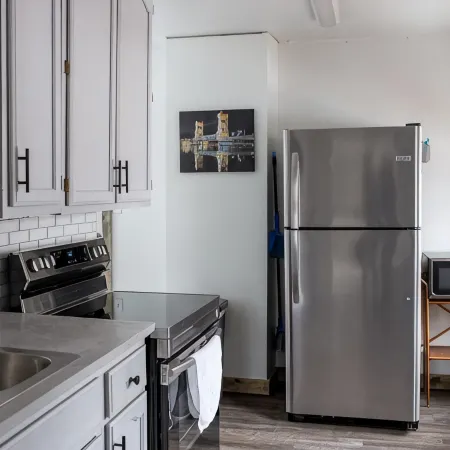 The Sunny Side! Convenient and Sleeps 6!