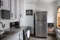 The Sunny Side! Convenient and Sleeps 6!