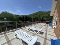 Noshen Guest House - Homestays