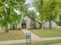 Welcome to your home-away-from home in the heart of Norman, OK! - บังกะโล