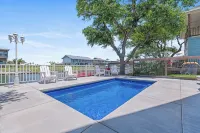 Canal Breeze! Waterfront property! Private pool! - 4つ星