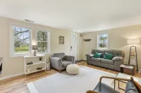 East Lansing 2Br Steps from MSU — Private Patio - Boutique