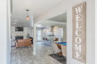 "Serenity Dallas": 5BD/2.5BA House with Pool-Jacuzzi/Pool Table/2 Living Areas! - Private Pools