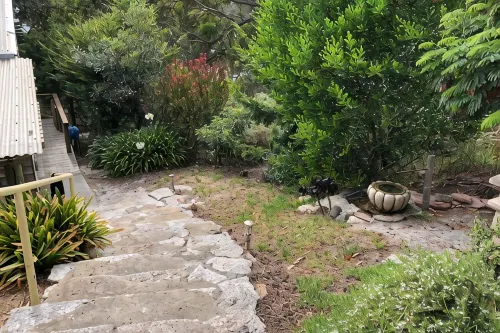 HIDDEN HAVEN - Secluded waterfront property at Binalong Bay on the Bay of Fires