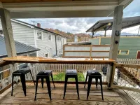 Stylish Downtown Gem • Hot Tub • Custom Bunkroom • Walk Everywhere, Relax, Enjoy - 4 stjerner