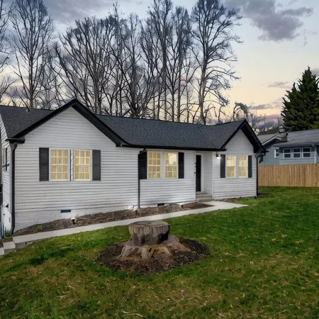 Spacious 6-bedroom house in beautiful Downtown Brevard