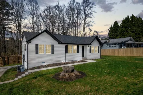Spacious 6-bedroom house in beautiful Downtown Brevard
