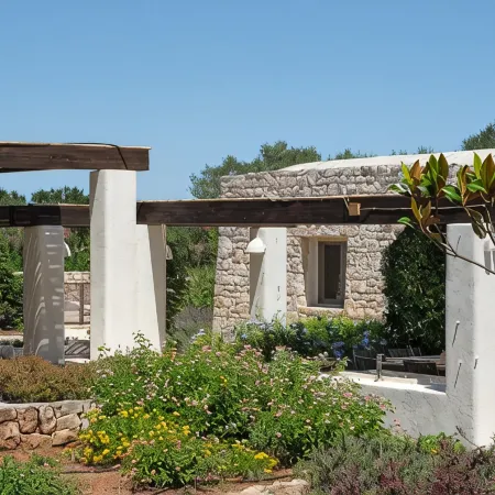 Luxury family villa to relax in with large pool