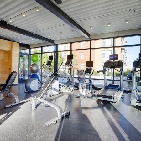 Executively Appointed Condo, w/resort amenities, IND GAR, Pool, Gym+ Biz Lounge
