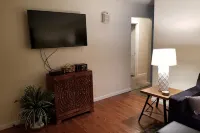 Lyle and Taylor present-Spacious Private Apt - Wi-Fi