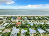 Coastal Cottage 233 - Walk to Beach, King Bed - บังกะโล