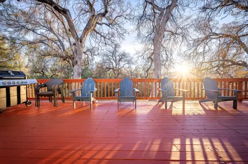 Large recently remodeled home close to Yosemite.  Hot tub, EV, Game room. - Boutique
