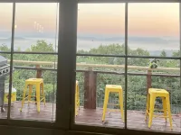 Fun cottage w/VIEW, minutes to downtown Eureka Springs, Beaver Lake, White River - 4 tähden