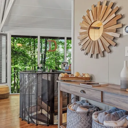 Treetop Getaway with AMAZING lake views!