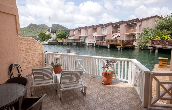 ISLAND PARADISE ON THE MARINA