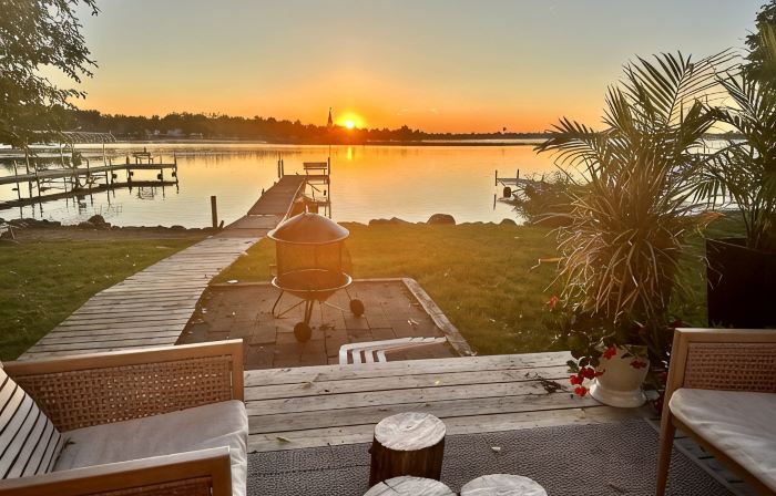 Sunset Circle West facing waterfront Cottage