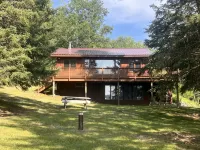Sweet Retreat Cabin on Crane Lake with onsite parking and Air Conditioned! Hotele w: Crane Lake Township