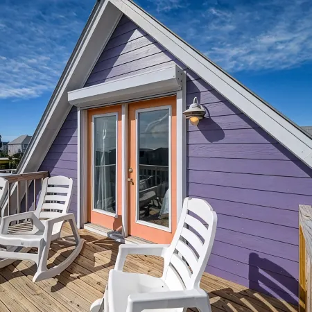Ocean-View Retreat, Sleep 8, 6-Minute Walk to Restaurants, Pet friendly