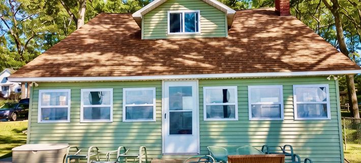 New Listing! Lake front cottage with 100' of private sandy beach Hotels in Roscommon County