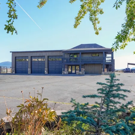 Modern Barndominuim on stunning 100 Acre Ranch