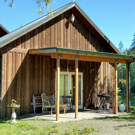 Peaceful, Cozy place in the woods. A short distance to everything good outdoors.