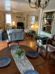 Aunt Doodle’s House 8 blocks from Historic Main Street.. Convenient location! - Kitchens