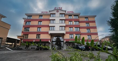 A&M Hotel with Free Parking - bar