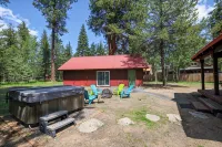 Nine Pines Outpost: Pet Friendly, Hot Tub, Game Room, w/ Private Treetop Escape. - Boutique