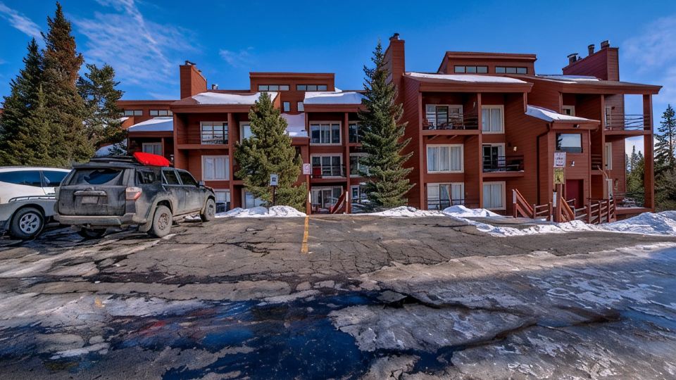Silverthorne Condo with Mtn views, Pool & Hot tub