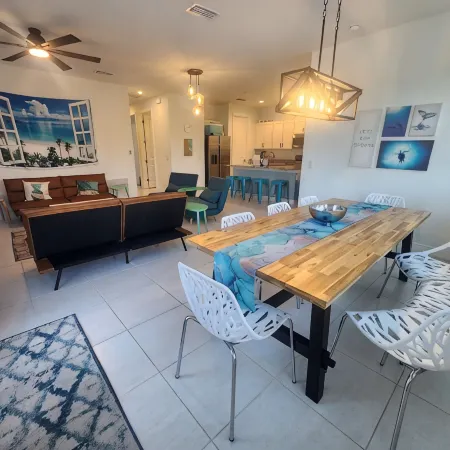 Brand New Home☆ Treetop Sunsets~ Private Pool~Group Trip!