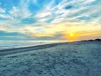 Brand New Beach House with huge private pool! 2-minute walk to the Beach ⭐️⭐️⭐️⭐️⭐️ - 4-Star