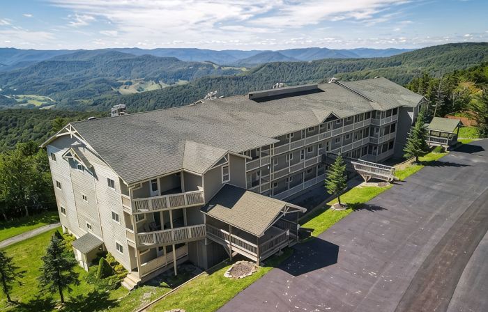 Summit Condo 201A - Recently Renovated, Great Views, Close to Village!