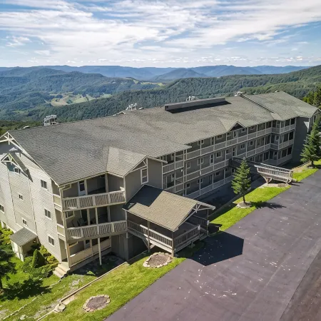 Summit Condo 201A - Recently Renovated, Great Views, Close to Village!