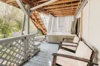 Tranquil Bayview Retreat ~ Year-Round Saltwater Hot Tub ~ Reserved Parking - 4-Star