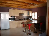 Typical Alsatian house in the heart of the vineyards and at the foot of the mountains Hotele w: Wintzenheim