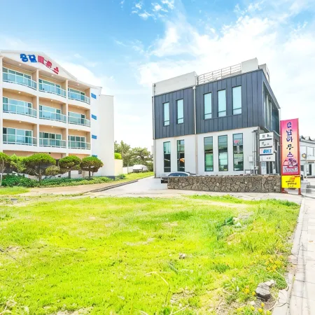 Jeju Yongdam House Отели рядом с достопримечательностью «Храм Сонкванса»