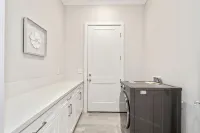 The Ayla Plan: 4BR, 3.5BA, 2600 Sq Ft, Near Campus - Hot Tub