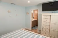 Newly Renovated Family Vacation Rental with Pool & Spa - 4 ดาว